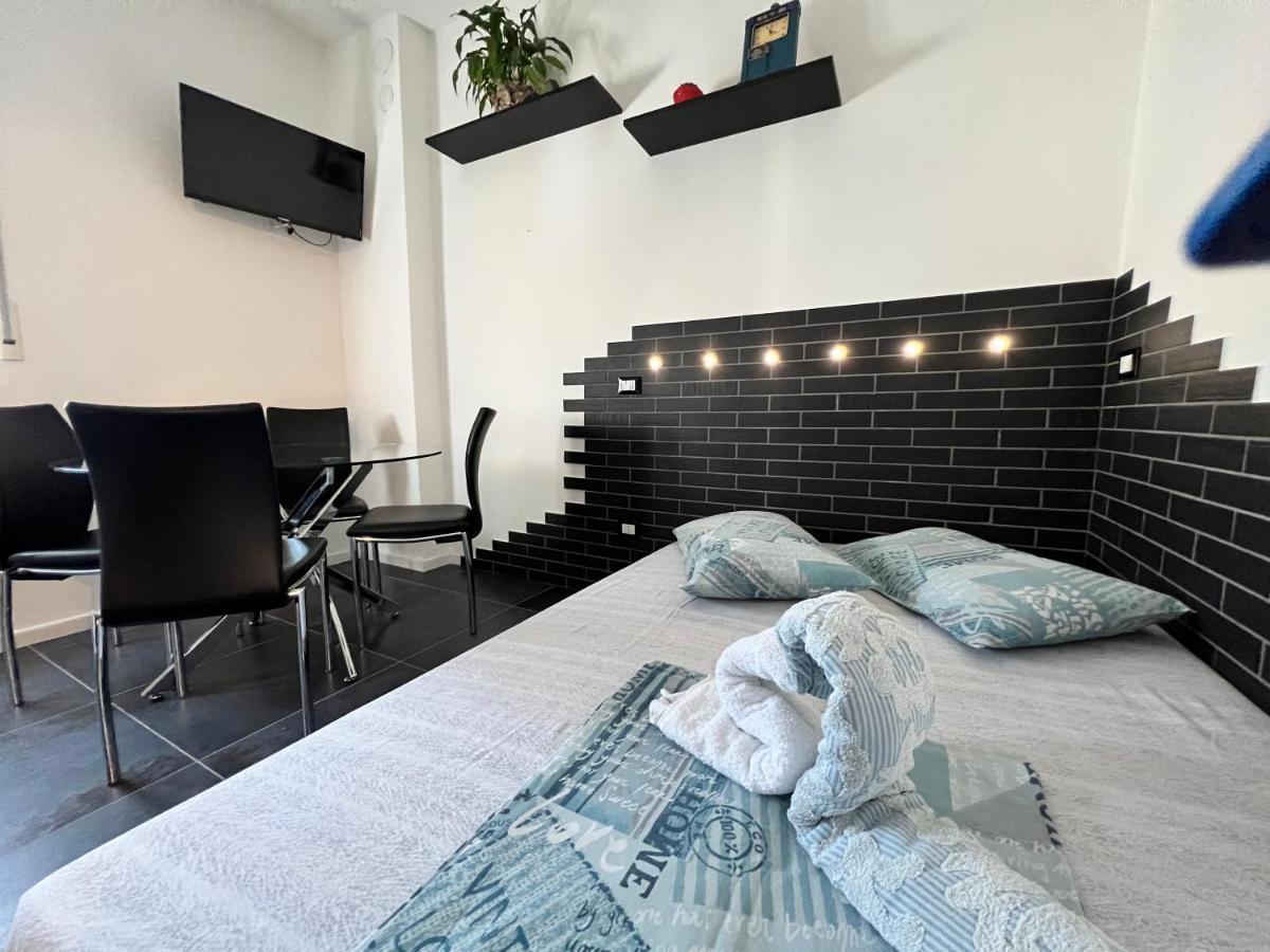 Blaxej, Nel Cuore Di Verona, Moderno Ed Elegante, 4 Posti Letto, Wi-Fi, Self Check In Apartment Exterior photo